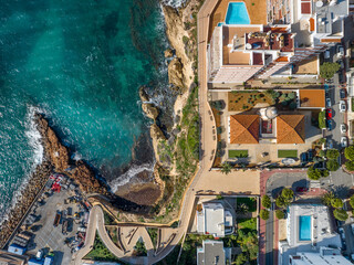 Faro y puerto de Ses Coves Blanques en Sant Antoni de Portmany en Ibiza, Islas Baleares