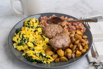 scramble eggs with spinach  with sausage patties and home fries