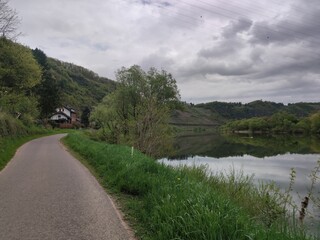 road to the mountains