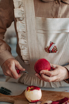 Woman in aprin holds apple