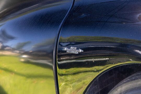 4 cv renault logo on a black car's fender