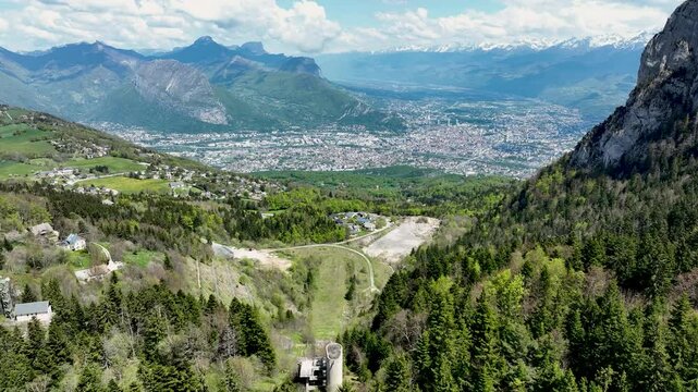 Grenoble depuis le tremplin olympique de St Nizier du moucherotte