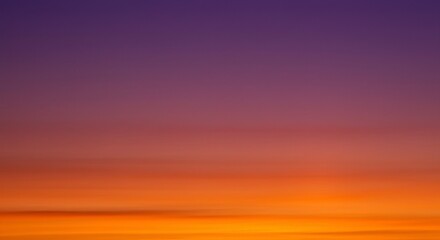 Naklejka premium Stunning Gradient Sunset Sky Vibrant Orange and Purple Hues at Twilight