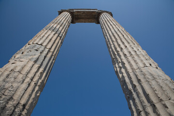 Obraz premium Türkiye ruins of ancient Didim on a sunny autumn day