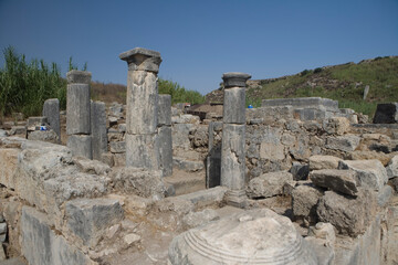 Fototapeta premium Türkiye ruins of the city of Perge on a sunny autumn day