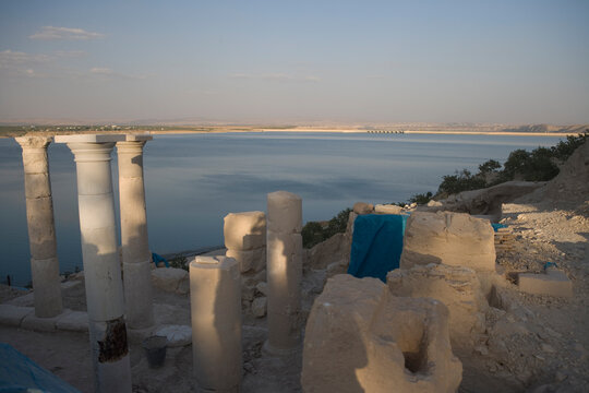 T&uuml;rkiye Mesopotamia Belkis Zeugma on a sunny autumn day