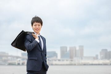 スーツ姿のビジネスマン