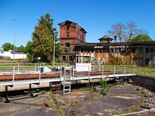 Ruine vom ehemalige Rangierbahnhof mit Drehscheibe und Lokschuppen