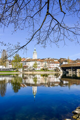 Olten, Stadt, Stadtturm, Aare, Fluss, Uferweg, Flussufer, Holzbrücke, Altstadt, Frühling, Frühlingssonne, Frühlingsblüten, Solothurn, Schweiz