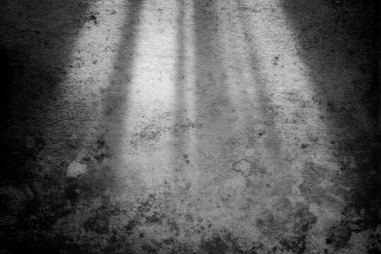 Illumination rays on old and dark wall with mold on it