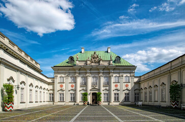 Fototapeta premium Beautiful baroque facade of the Royal Palace in Warsaw