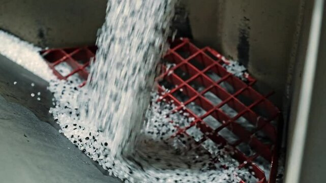 Industrial Pipe Discharging Plastic Granules

