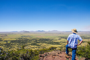 Fototapeta premium Viewing the amazing Raton-Clayton volcanic field at Capulin Volcano National Monument.