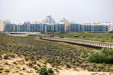 Large apartment complex near sand dunes © Mauro Rodrigues