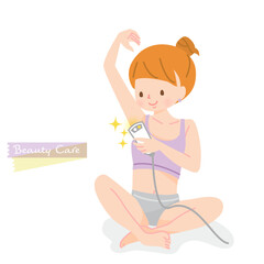 自分でワキの脱毛をする若い女性