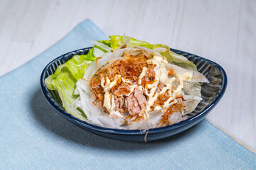 新玉ねぎとシーチキンのサラダ