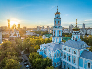 Obraz premium Summer Yekaterinburg, Temple of the Ascension and Temple on Blood in beautiful clear sunset.