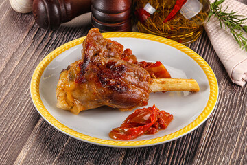 Baked lamb shank with vegetables