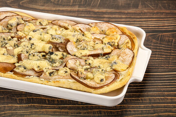 Roman pizza with pear and gorgonzola