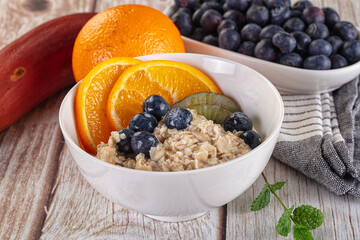 Oats porridge with blueberry, kiwi and orange