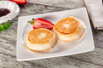 Cottage cheese pancakes - Syrniki for breakfast