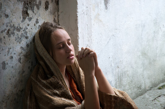Poor young girl prayint to God