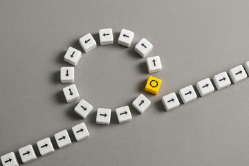 Unique Yellow Cube Choice Arrows Circular Path Decision Making Concept Business Strategy Innovation Process Visual Metaphor Graphic Design Element Abstract Background Image Modern Minimalist Style    