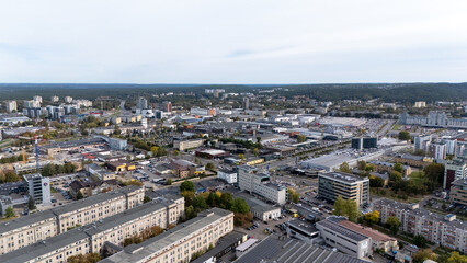 Obraz premium Aerial View of Urban Landscape with Mixed Buildings