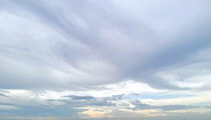 Obraz premium Dramatic Cloudy Sky Background: Serene Pastel Cloudscape Image