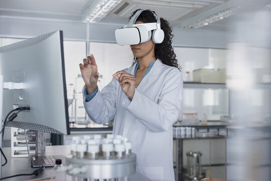 Scientist Using Virtual Reality in oratory