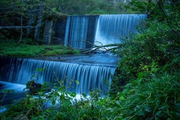 日本の鳥取にある木谷沢渓流の清流　滝