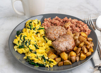scramble eggs with spinach  with sausage patties and home fries
