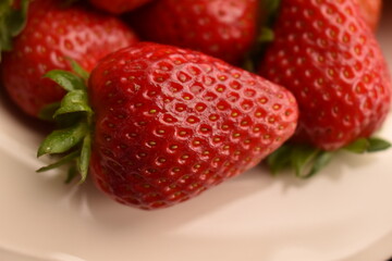 Fresh organic strawberries – a nutritious and flavorful addition to a balanced, healthy diet.