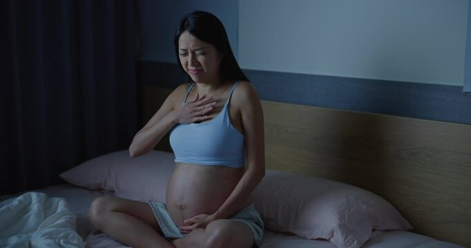 Pregnant woman feel unpleasant and want to vomit on bed at the mid night