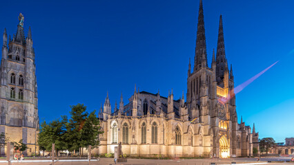 Obraz premium Cathedrale Saint-Andre de Bordeaux day to night timelapse hyperlapse with twin spires. France