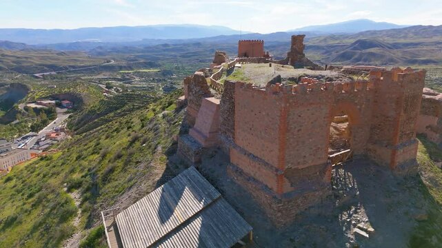 Vista a&eacute;rea del Castillo de Tabernas desde el este. Almer&iacute;a, Espa&ntilde;a