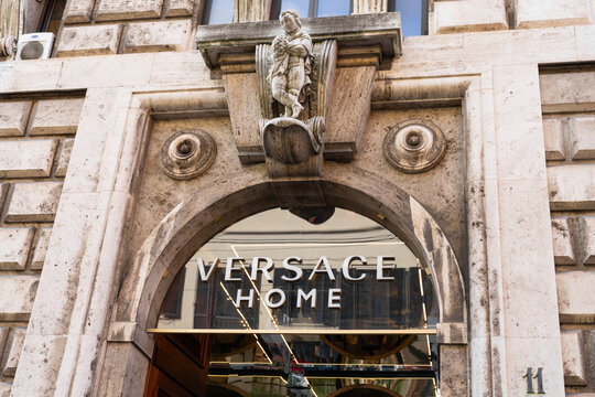 Versace ロゴ看板 Pinterest