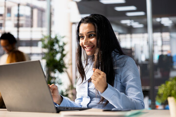Obraz premium Smiling CEO in the office celebrates a major business milestone, enjoying strategic win. Entrepreneur feeling enthusiastic and empowered by the decisions that led to a breakthrough.