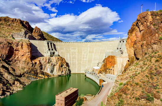 Salt river and Theodore Roosevelt Dam just below Roosevelt lake, Arizona