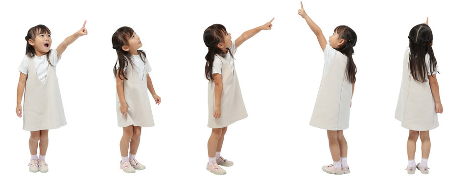 指をさす女の子