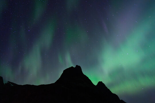 Fototapeta Vibrant Aurora Borealis in night sky 