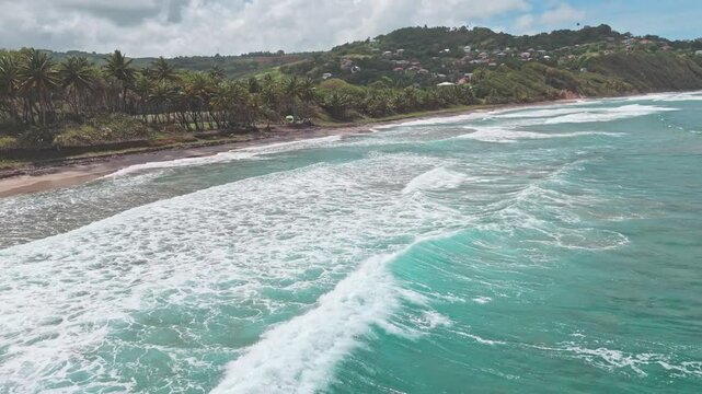 Rase-motte sur les vagues de l'Anse Charpentier, Martinique.