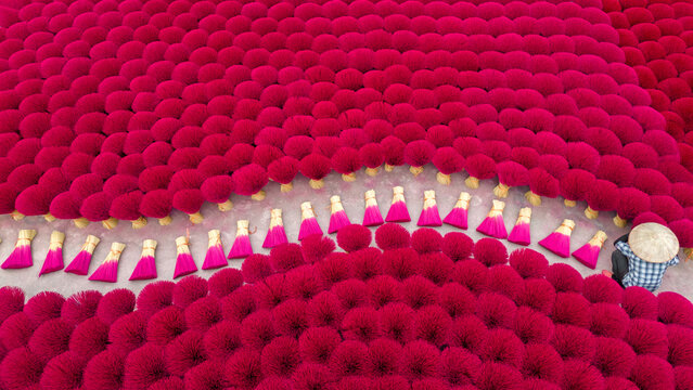Vietnamese Incense Sticks in Production
