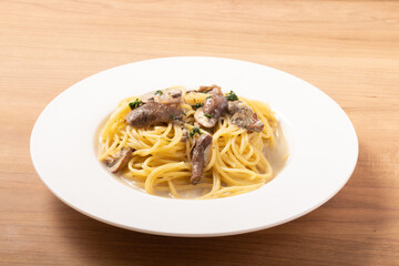 ポルチーニ茸とマッシュルームのクリームパスタ