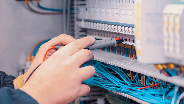 Structured cabling installation process in residential building electrical networks