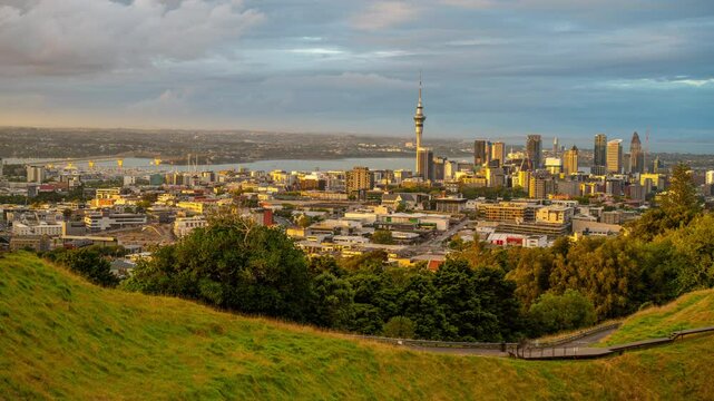 Timelapse video of Auckland of New Zealand from day to night