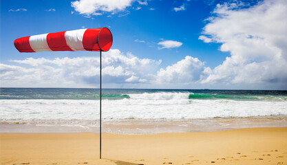 Windfahne bei stürmischem Wind am Buddina Beach an der sunshine Coast in Australien