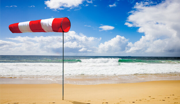 Windfahne bei st&uuml;rmischem Wind am Buddina Beach an der sunshine Coast in Australien