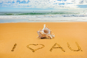 Sandherz mit Schrift I love AU an der sunshine coast in australien