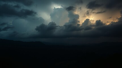Obraz premium Dramatic Sky: An atmospheric capture of a moody and captivating cloudscape with dark, ominous storm clouds gathering, creating a sense of anticipation and the sublime power of nature.
